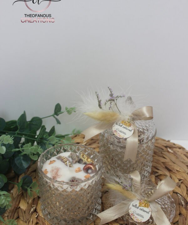 Κερί, αρωματικό, διακοσμημένο σε γυάλινο βαζάκι με καπάκι.