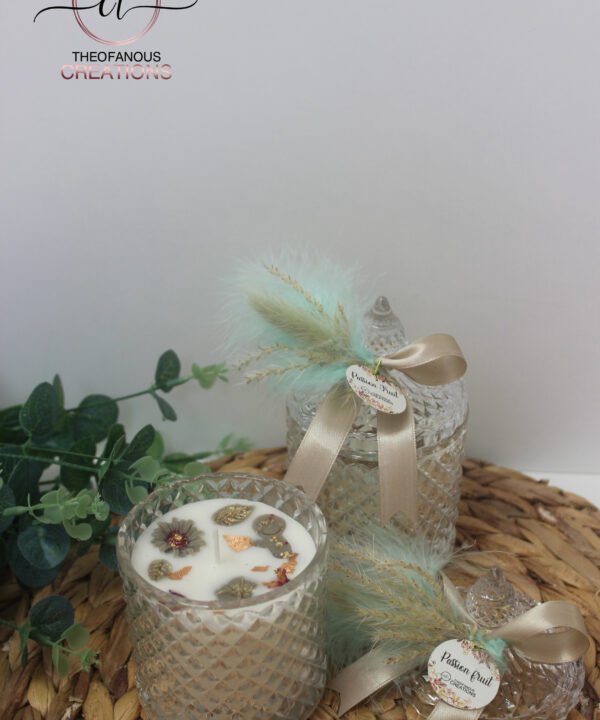 Κερί, αρωματικό, διακοσμημένο σε γυάλινο βαζάκι με καπάκι.