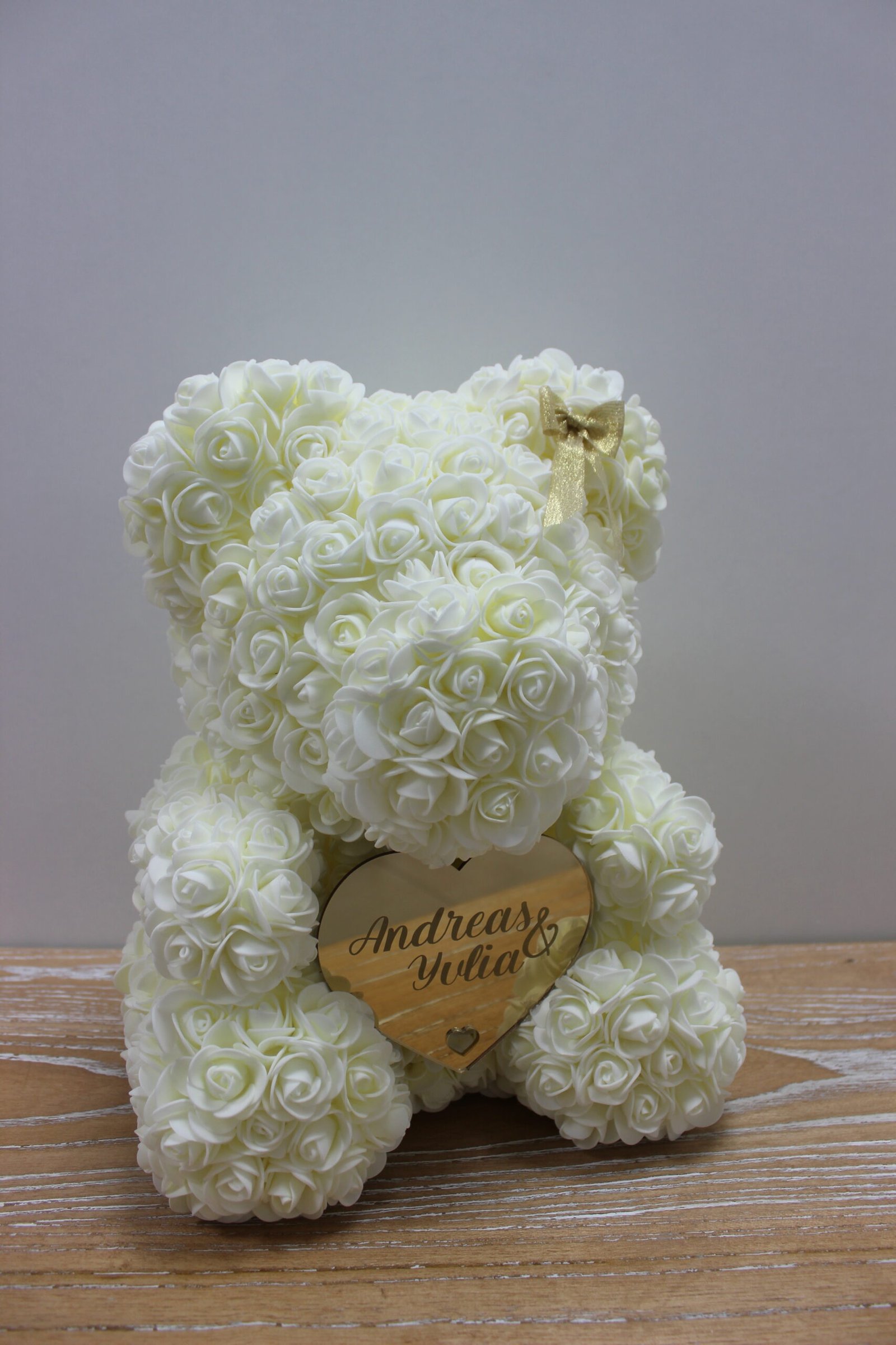 Rose Teddy Bear – Αρκουδάκι από Τριαντάφυλλα με ακρυλική καρδία