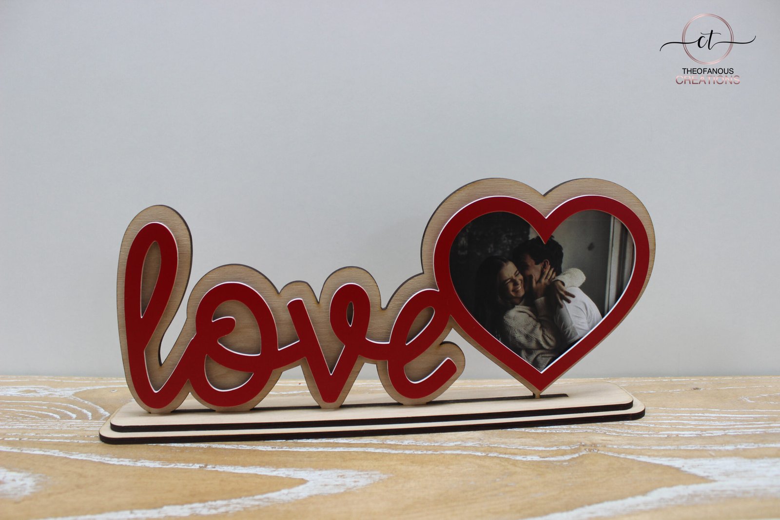 Ξύλινη Κορνίζα “Love” με Καρδιά & Φωτογραφία