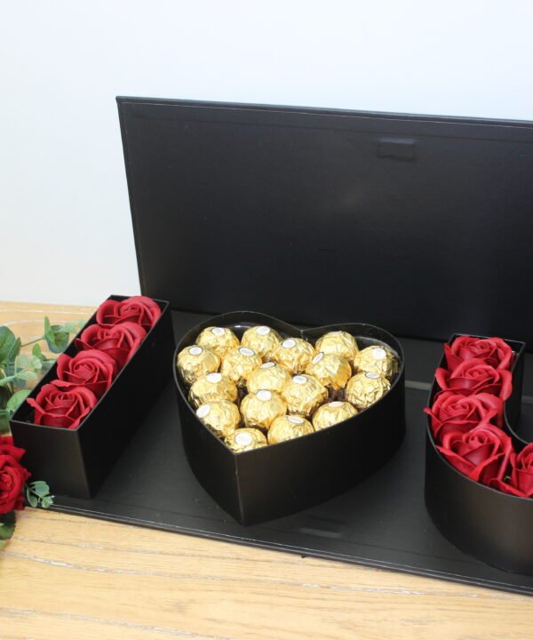 Luxury Love Box – Roses & Chocolates