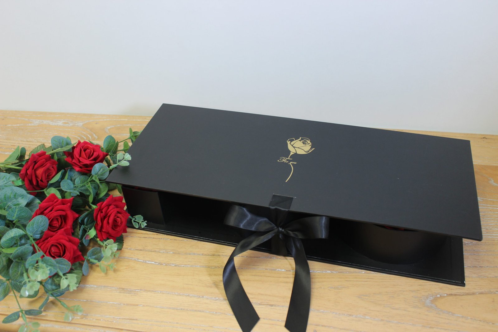 Luxury Love Box – Roses & Chocolates - Image 2